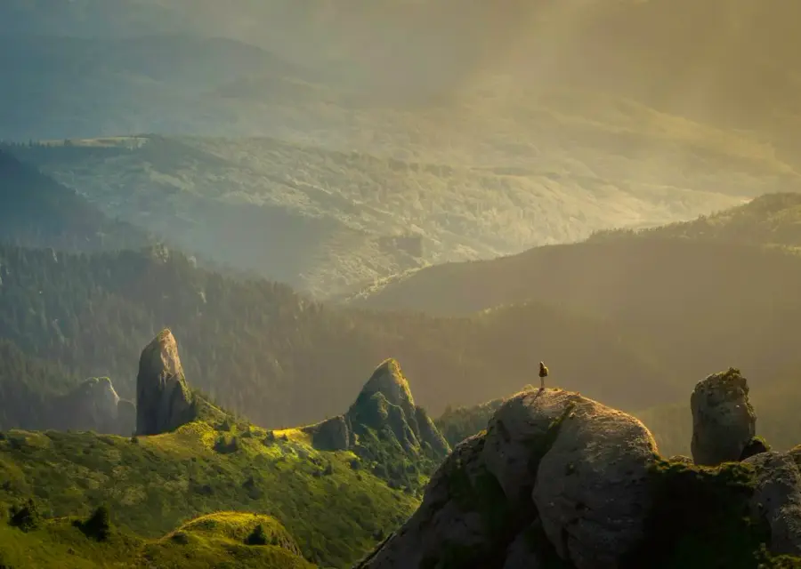 Paesaggio al tramonto, simbolo di passaggio e cambiamento