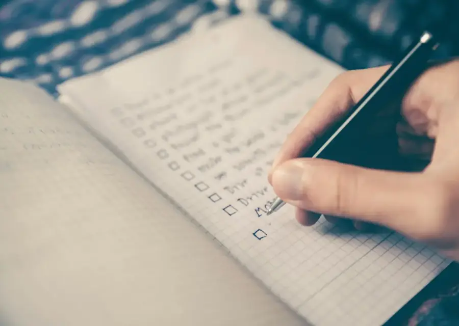 Agenda e tazza di tè, organizzazione flessibile degli appuntamenti